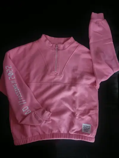 Polerón rosado diseño moderno - miniatura 1
