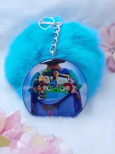 Llavero en Resina con pompón - miniatura 4