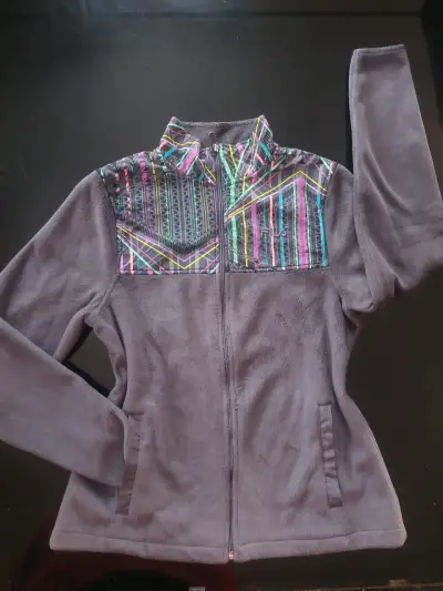 Chaqueta polar con diseño étnico - miniatura 1
