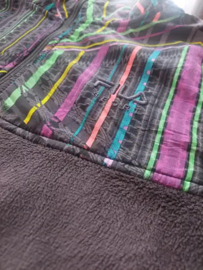 Chaqueta polar con diseño étnico - miniatura 2