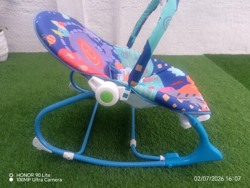 Silla mecedora para bebé con diseño colorido - 3