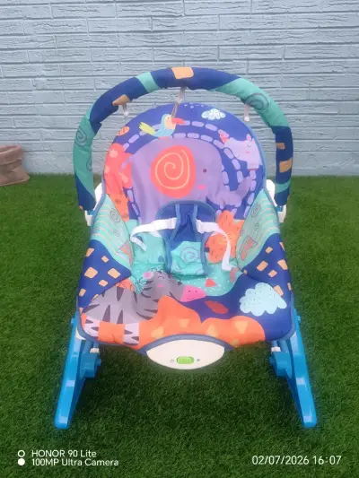 Silla mecedora para bebé con diseño colorido - miniatura 4