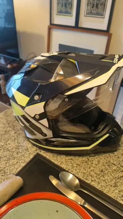 Casco de moto SHaft con diseño moderno - miniatura 1