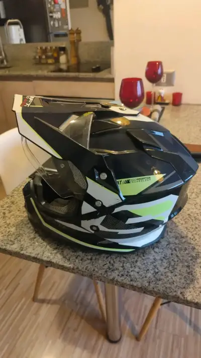 Casco de moto SHaft con diseño moderno - miniatura 3