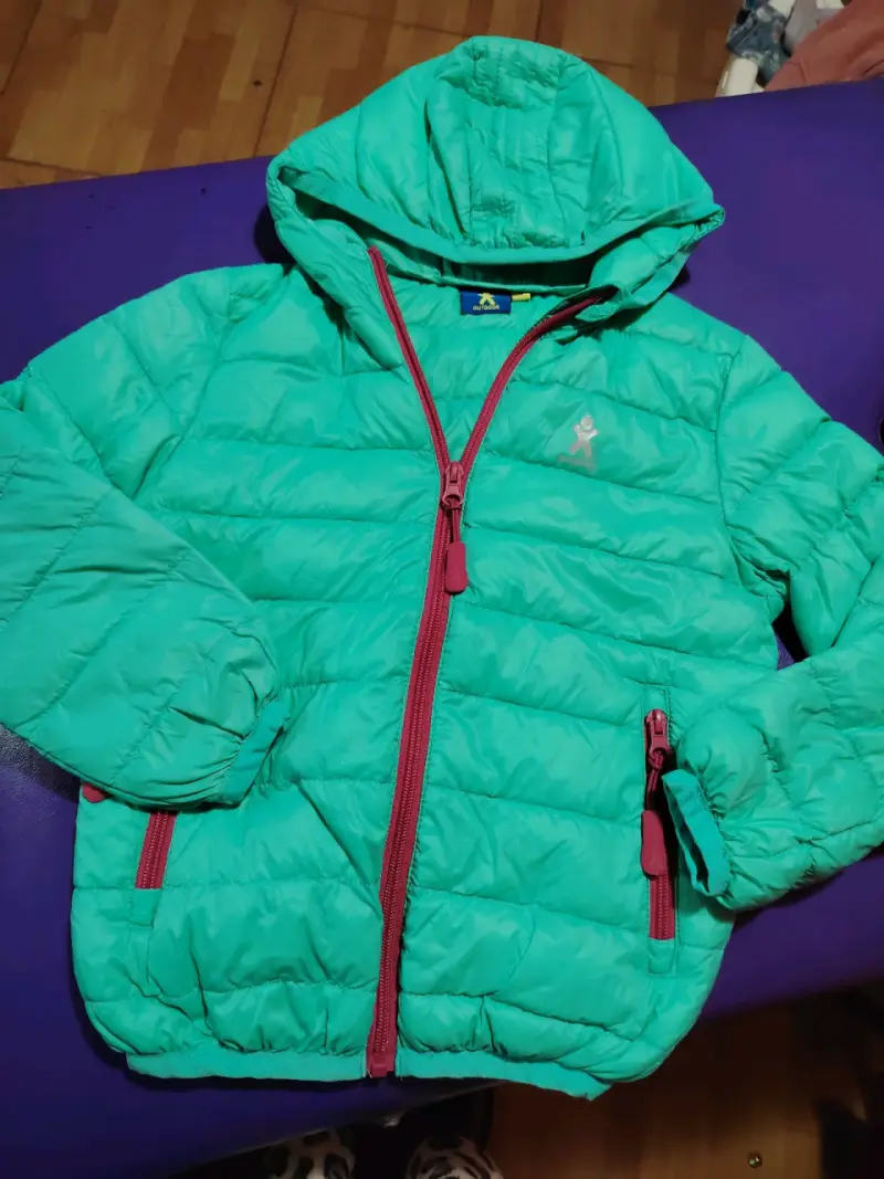 Chaqueta acolchada verde para niños con capucha