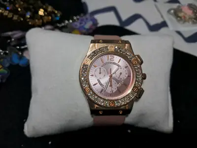 Reloj de pulsera elegante con cristales - miniatura 2