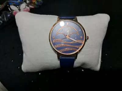 Reloj de pulsera elegante con cristales - miniatura 3