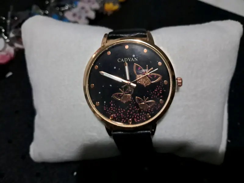 Reloj de pulsera elegante con cristales - 4