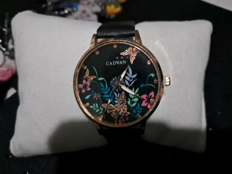 Reloj de pulsera elegante con cristales - 5