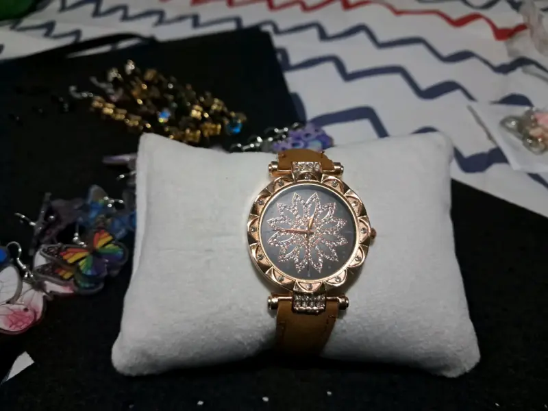 Reloj de pulsera elegante con cristales - 6