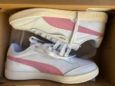 Zapatillas Puma Vikki Star Blancas y Rosadas - miniatura 1