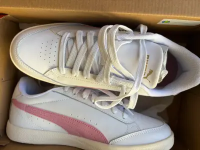 Zapatillas Puma Vikki Star Blancas y Rosadas - miniatura 2