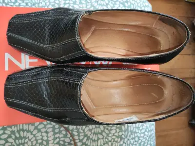 Zapatos de cuero negro con plataforma - miniatura 2