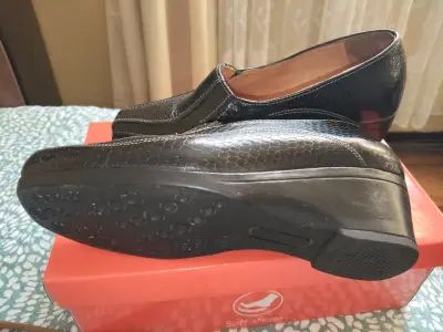 Zapatos de cuero negro con plataforma - miniatura 3