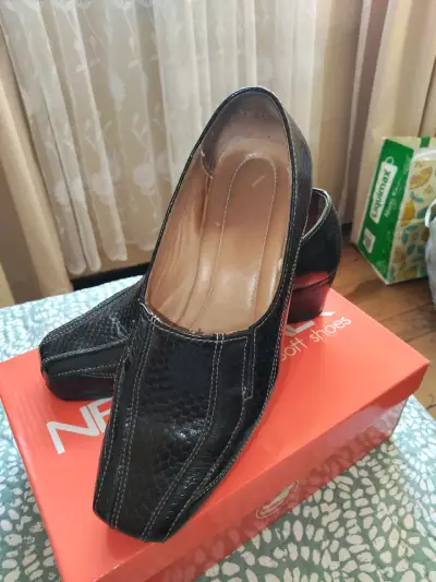 Zapatos de cuero negro con plataforma - miniatura 6