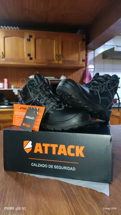 Botas de seguridad negras Attack con Thinsulate - miniatura 1