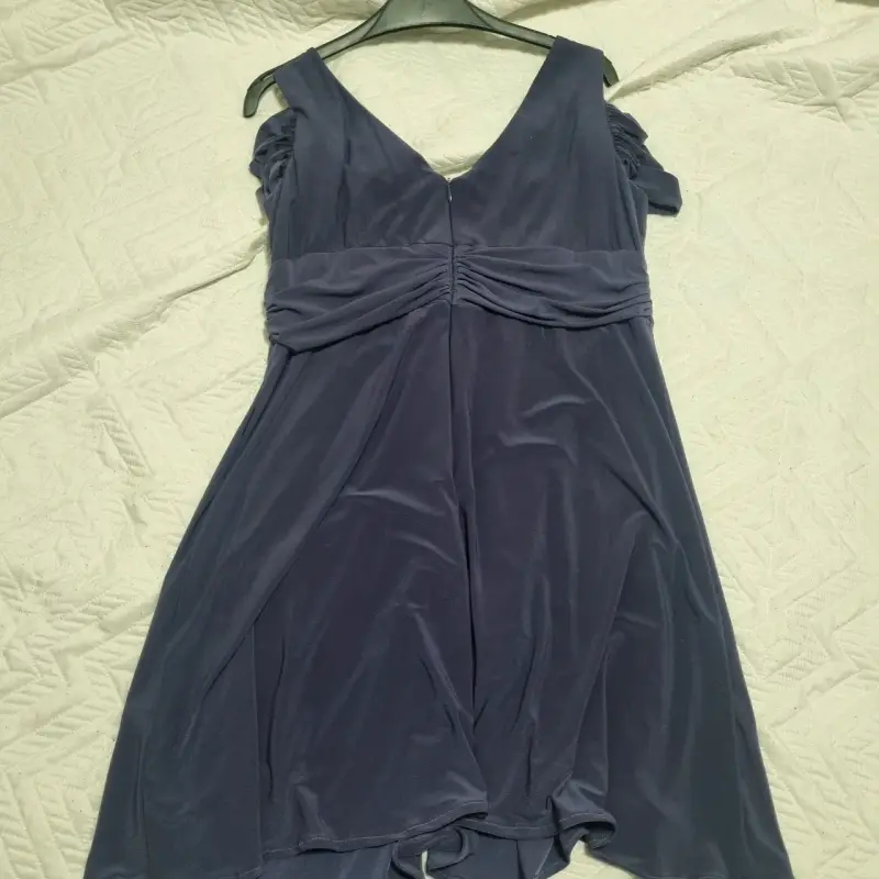 Vestido de fiesta azul con detalle de pedrería - 4