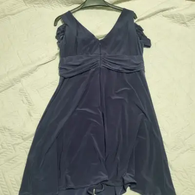 Vestido de fiesta azul con detalle de pedrería - miniatura 4