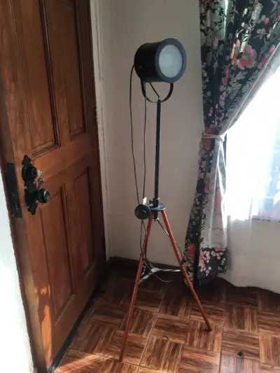 Lámpara de pie estilo industrial negra - miniatura 2