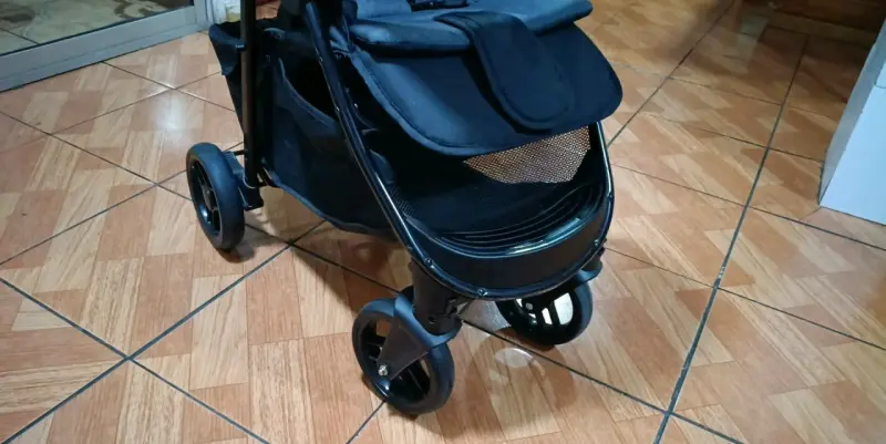 Coche de bebé plegable negro en buen estado - 2