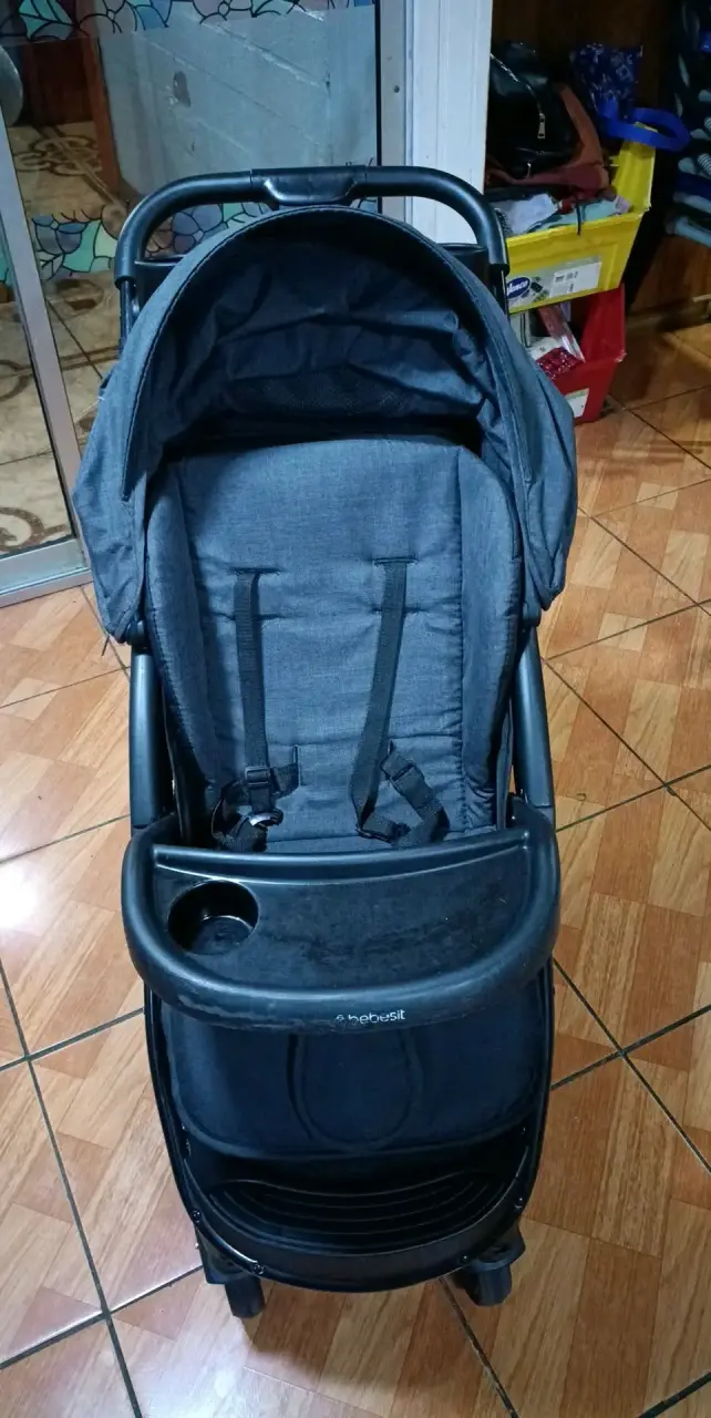 Coche de bebé plegable negro en buen estado - 3