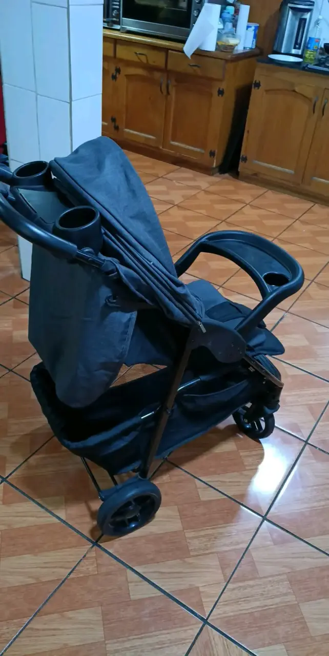 Coche de bebé plegable negro en buen estado - 4