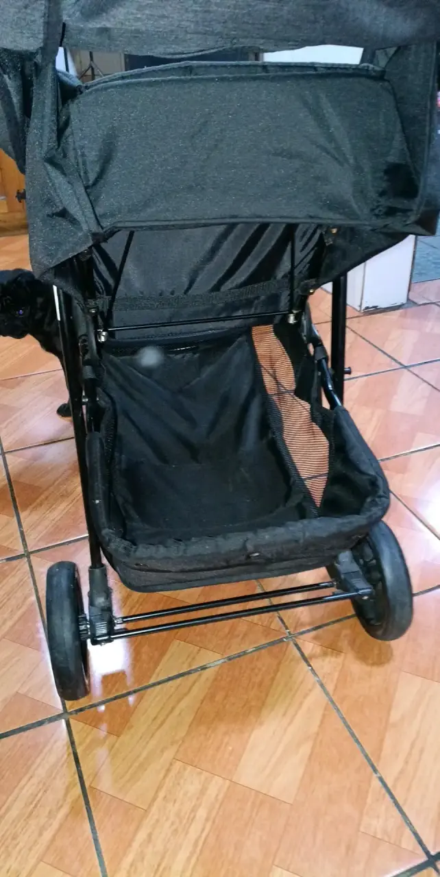 Coche de bebé plegable negro en buen estado - 6