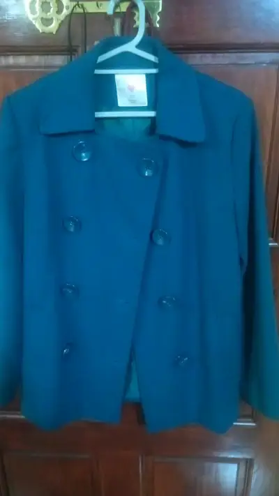 Abrigo azul de mujer con botones grandes - miniatura 1