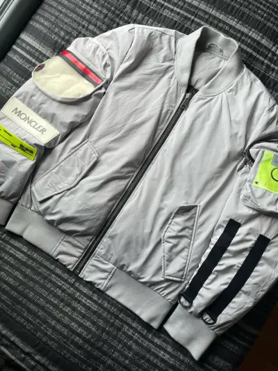 Chaqueta bomber gris Moncler - miniatura 1