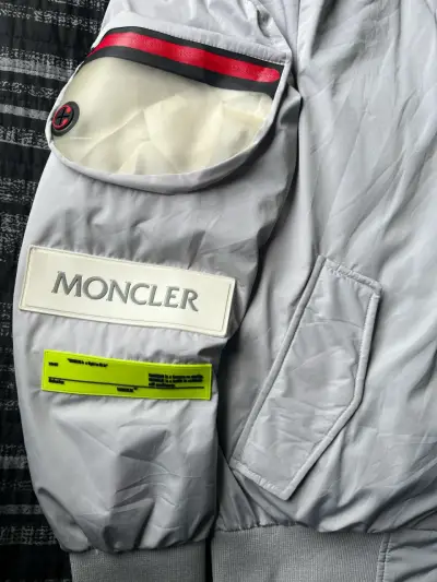 Chaqueta bomber gris Moncler - miniatura 2