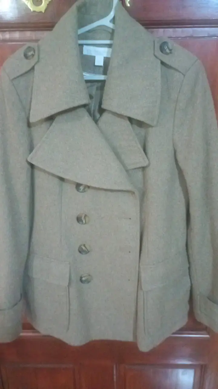 Abrigo de lana beige para mujer - 1