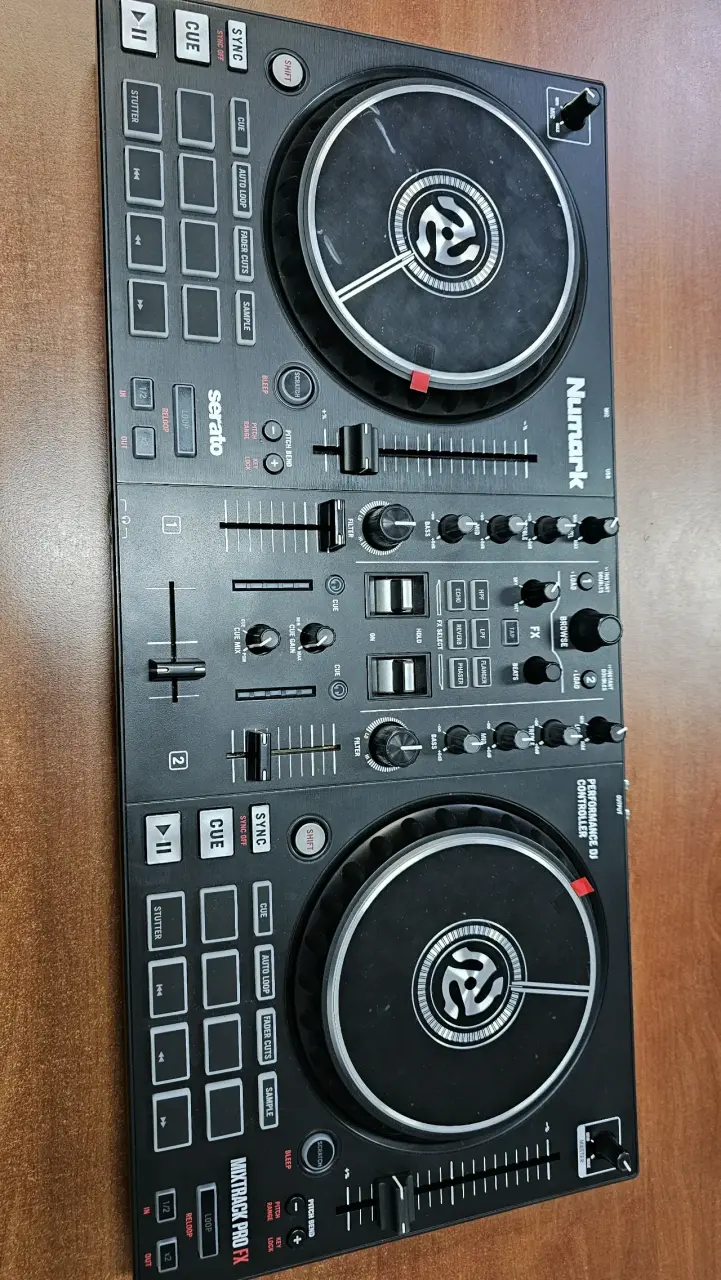Controlador DJ Numark Mixtrack Pro FX - 1