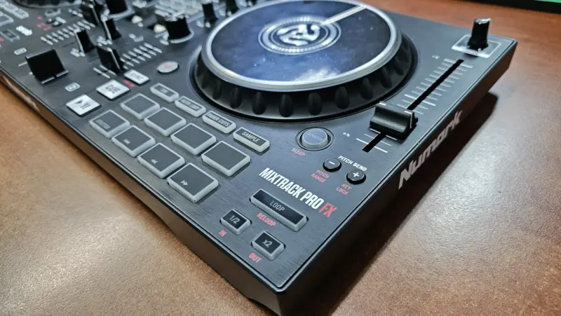 Controlador DJ Numark Mixtrack Pro FX - 2