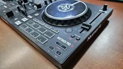 Controlador DJ Numark Mixtrack Pro FX - miniatura 2