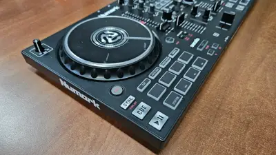 Controlador DJ Numark Mixtrack Pro FX - miniatura 3