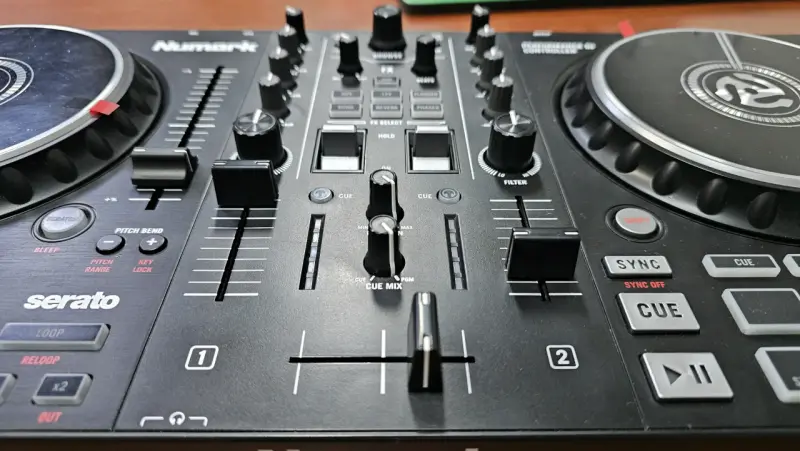 Controlador DJ Numark Mixtrack Pro FX - 4