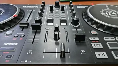 Controlador DJ Numark Mixtrack Pro FX - miniatura 4