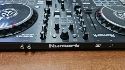 Controlador DJ Numark Mixtrack Pro FX - miniatura 5