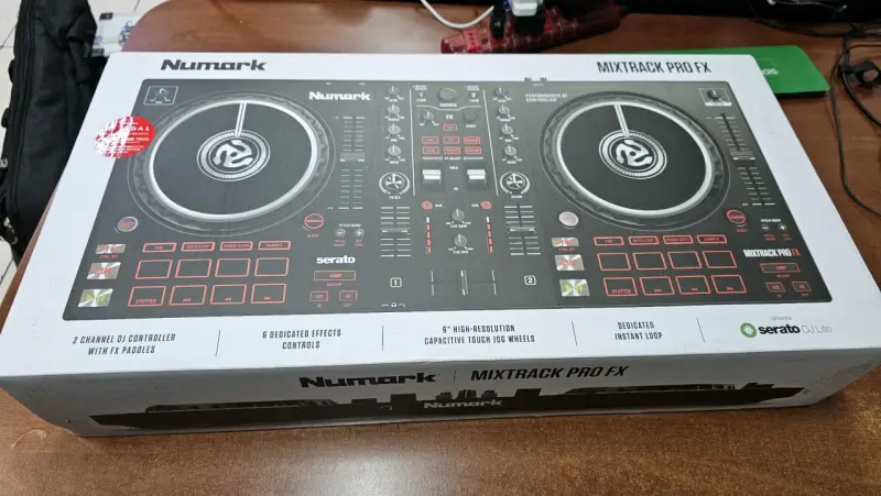 Controlador DJ Numark Mixtrack Pro FX - 6