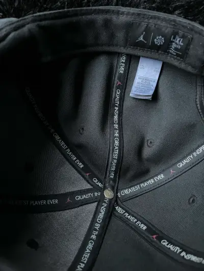 Gorra negra Jordan con logo bordado - miniatura 2