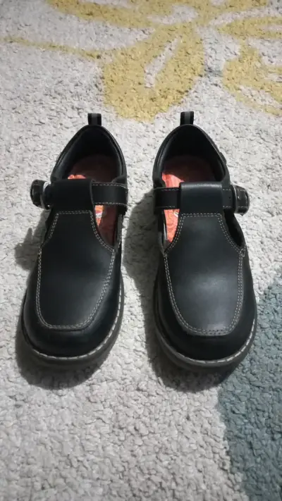Zapatos escolares negros para niños con hebilla - miniatura 1