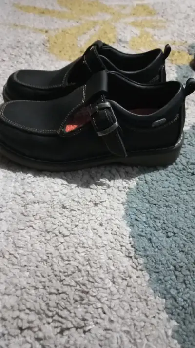 Zapatos escolares negros para niños con hebilla - miniatura 2