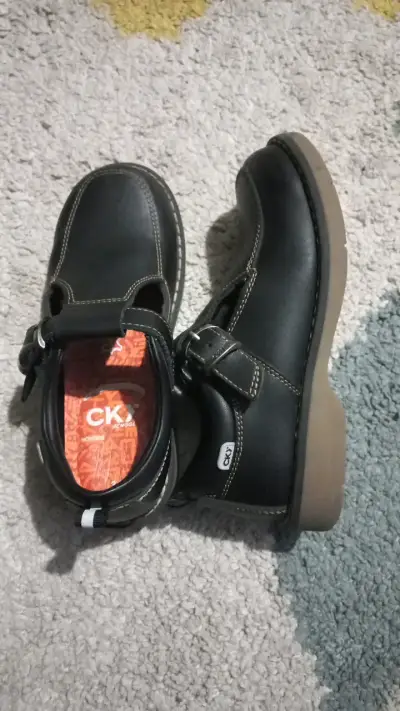 Zapatos escolares negros para niños con hebilla - miniatura 4
