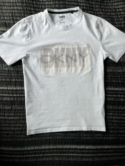Polera blanca DKNY para hombre talla M - miniatura 1