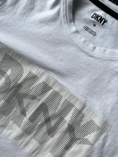 Polera blanca DKNY para hombre talla M - miniatura 2