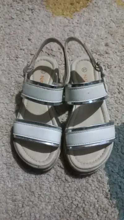 Sandalias blancas para niña talla 31 - miniatura 1