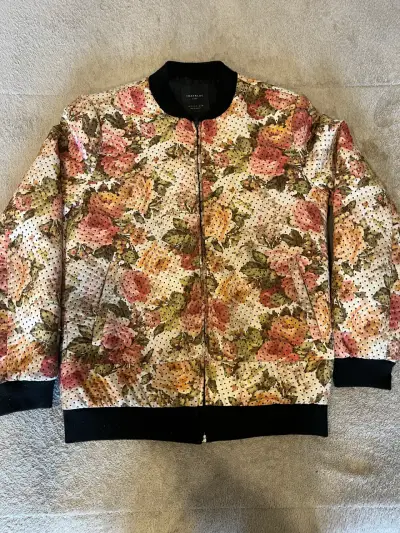Chaqueta bomber floral Trafaluc Zara - miniatura 2