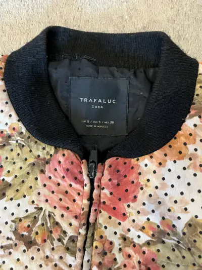 Chaqueta bomber floral Trafaluc Zara - miniatura 3