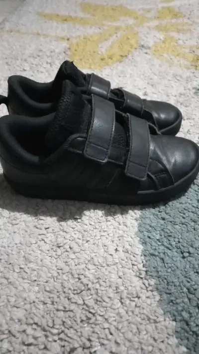 Zapatillas negras para niños con velcro - miniatura 2