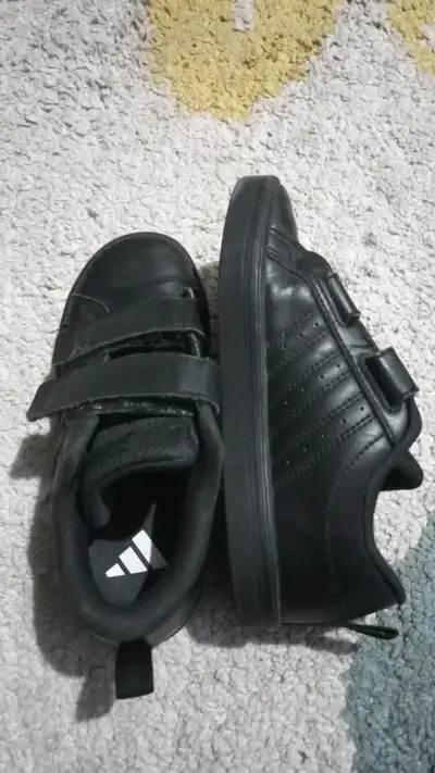 Zapatillas negras para niños con velcro - miniatura 4